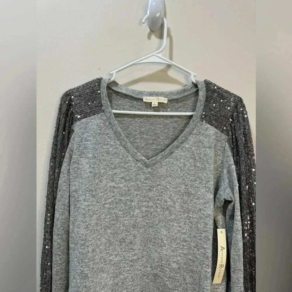 Another Reason Long Sleeve V Neck Shirt With Dark Gray Sequins Sleeve Size L - Picture 2 of 13
